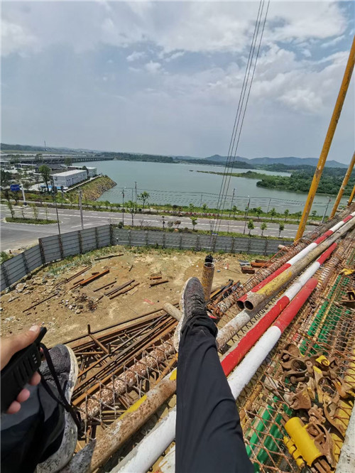 拉孜县作业中发生设备损坏或人员意外，责任怎么划分？